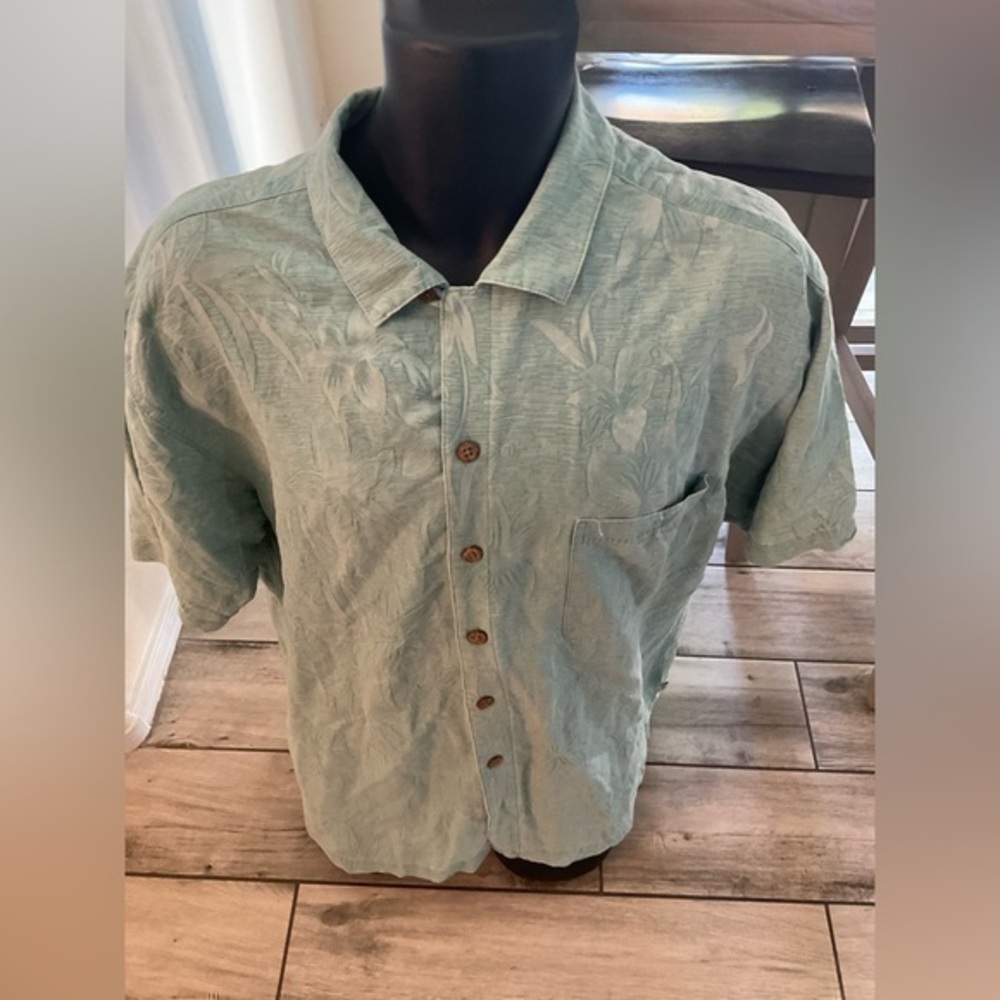 Men’s used Island Shores button front Hawaiian style size XL shirt 100% silk